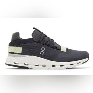 On Running Oncloud Women’s / Men's navy and White Sneakers